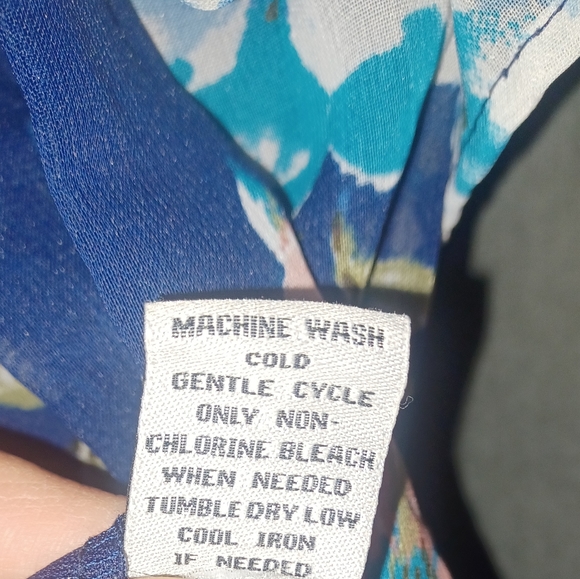 FLORAL SHORTS ROMPER - Picture 13 of 13